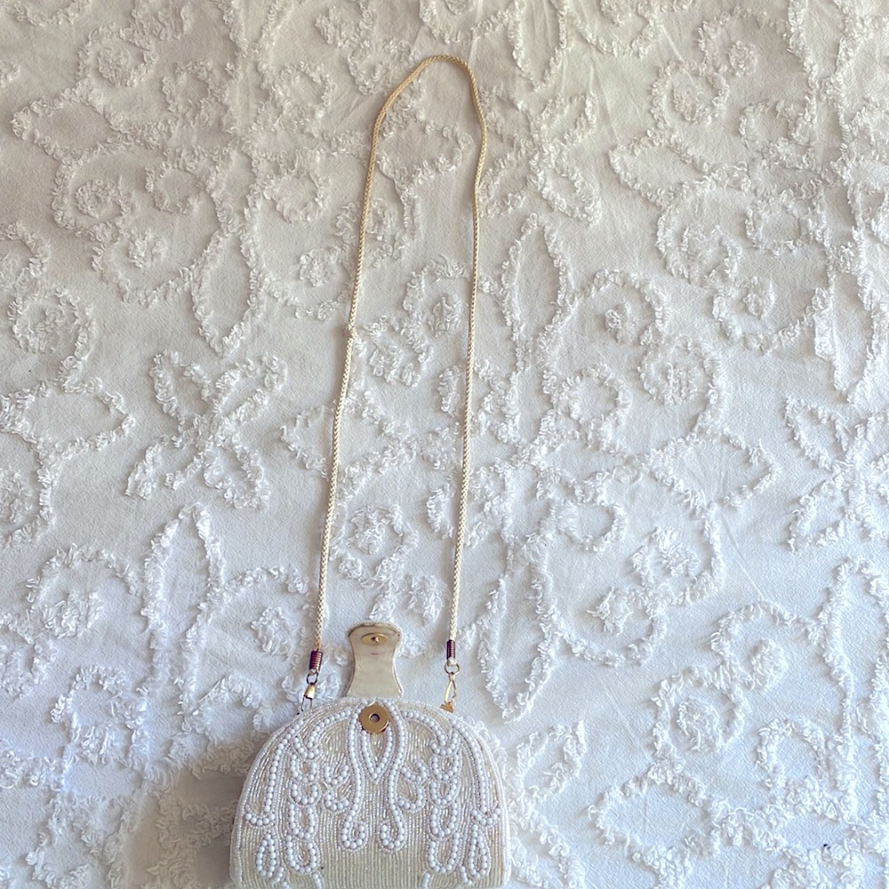 Vintage beaded Pearl clutch with detachable strap - Picture 4 of 9